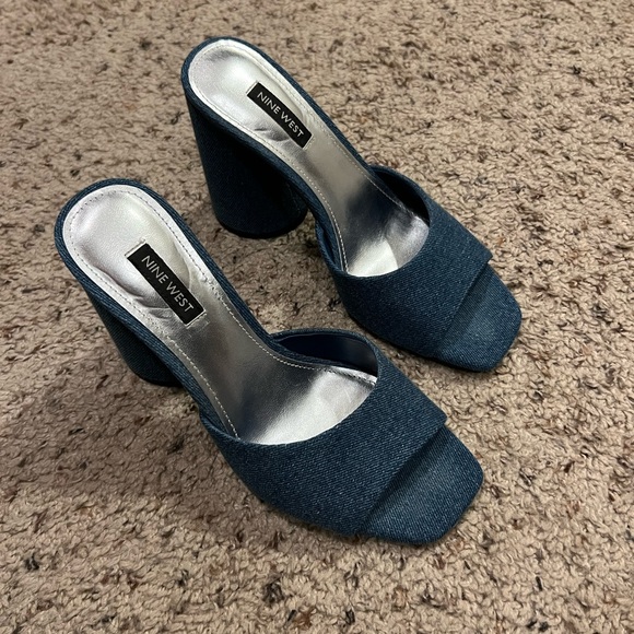 Barely worn Nine West Denim heeled slides - Picture 3 of 3